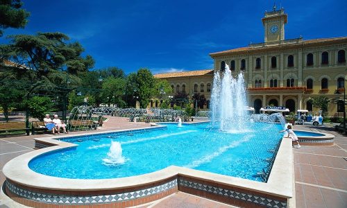 Cattolica, Piazza del Municipio con la fontana