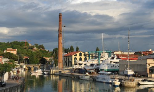 Nuova darsena e vecchia ciminiera di Cattolica