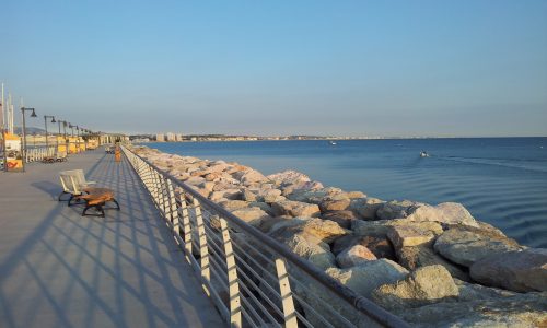 Passeggiata sopraelevata lungo la darsena di Cattolica