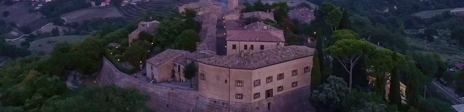 Palazzo Viviani Montegridolfo al tramonto