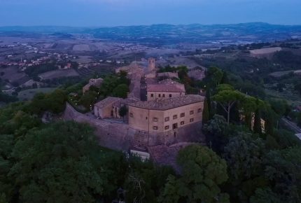 Palazzo Viviani Montegridolfo al tramonto