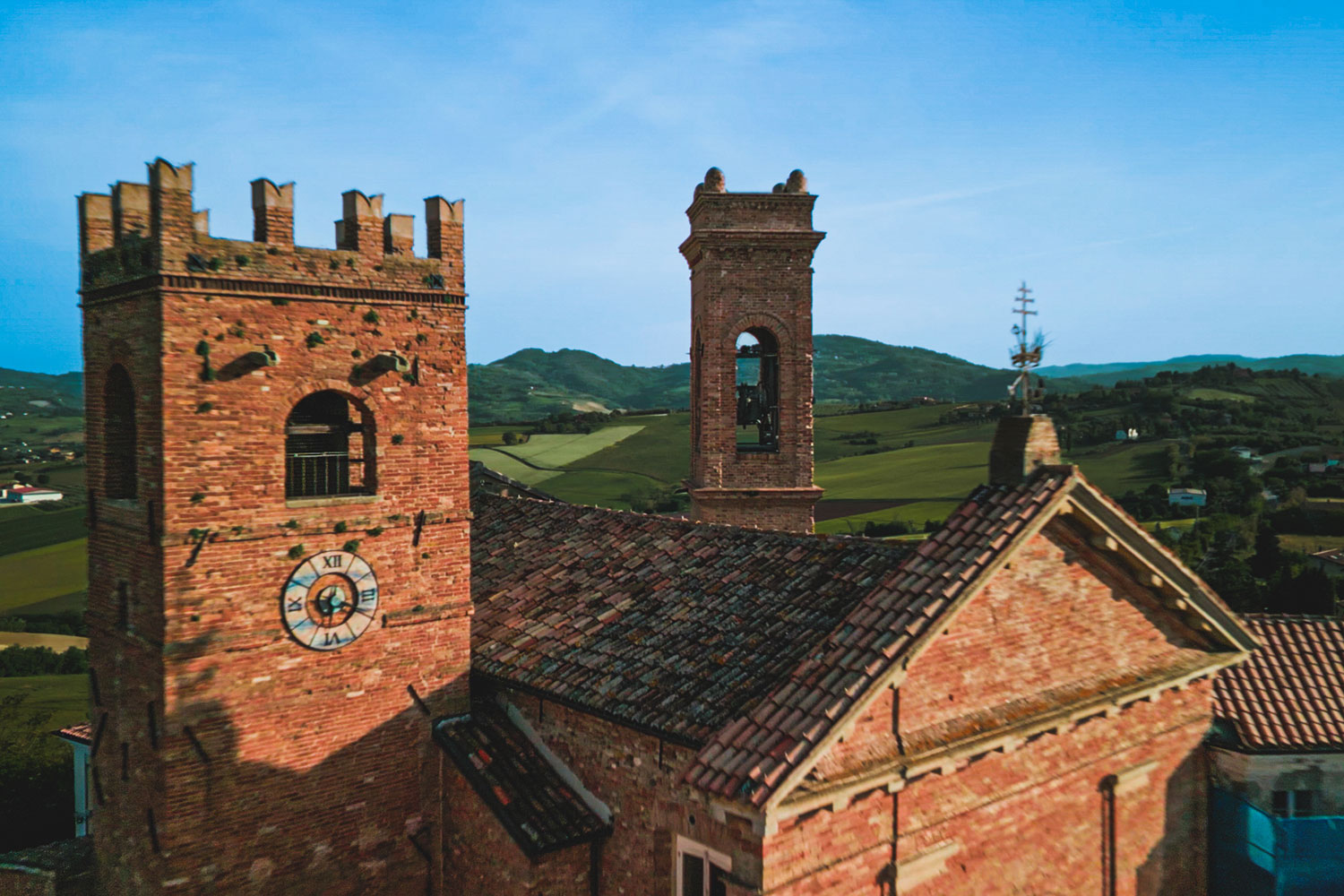 Particolare delle torri del centro storico di San Clemente