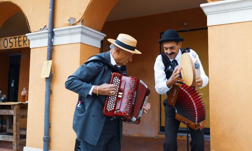 San-Giovanni-in-Marignano_Capodanno-del-Vino-e-Palio-della-Pigiatura due suonatori